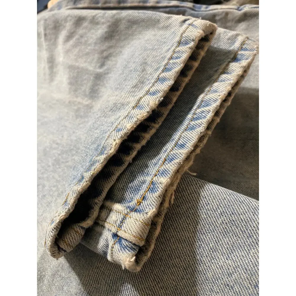 Levi’s 550 Relaxed Fit Tapered Leg Light Wash Denim Jeans 31x32